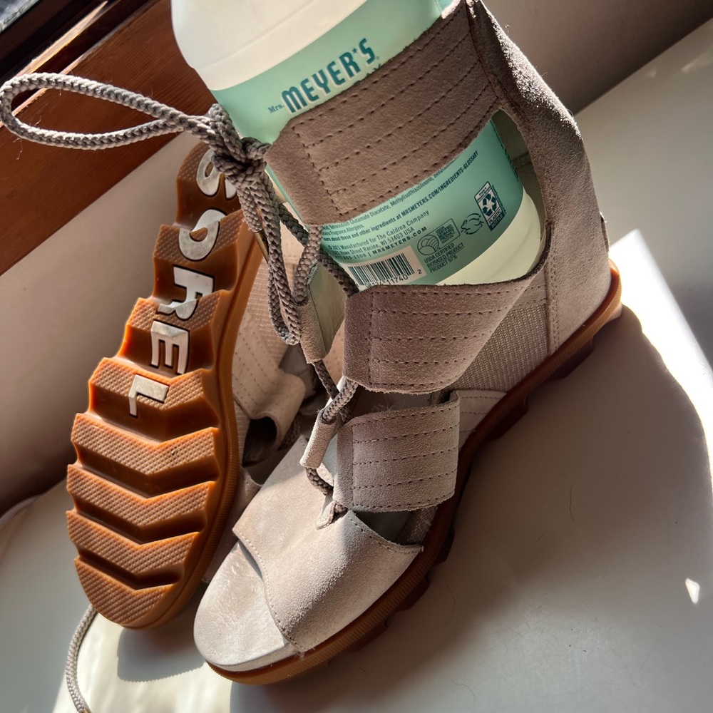 Sorel Sandel Heels size 9.5/10, brand new